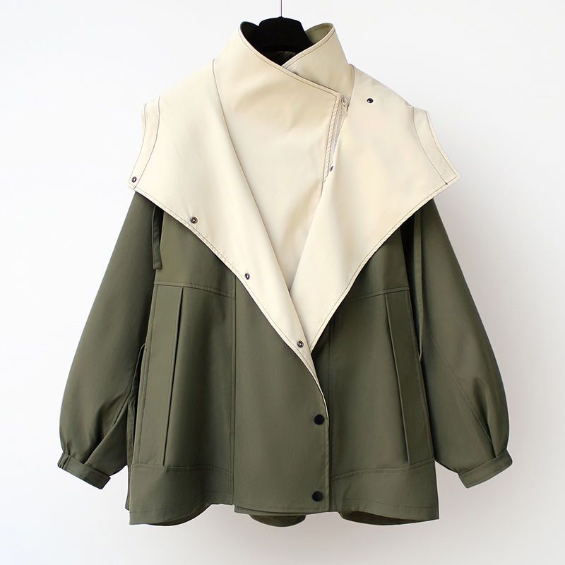 A mid-length windbreaker with a slim fit